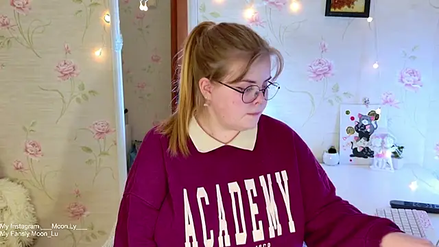 Snapshot of sinnamon_ chatting on December 2, 2025, 2:12 pm sinnamon online show from December 2, 2025, 2:12 pm