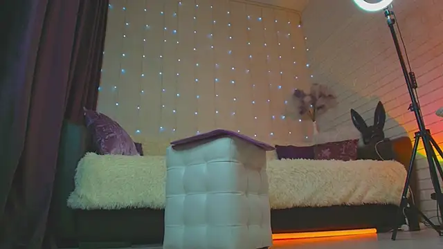 pepper cat  online show from February 1, 2025, 6:43 am