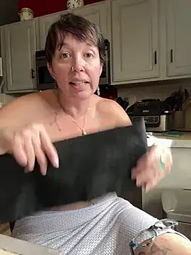 YogaHottie76 online show from February 27, 2025, 9:25 pm