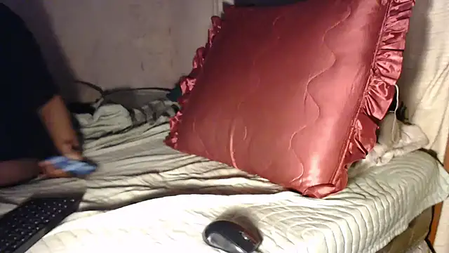 Snapshot of devine_TATAS chatting on October 8, 2025, 4:59 pm devine TATAS online show from October 8, 2025, 4:59 pm