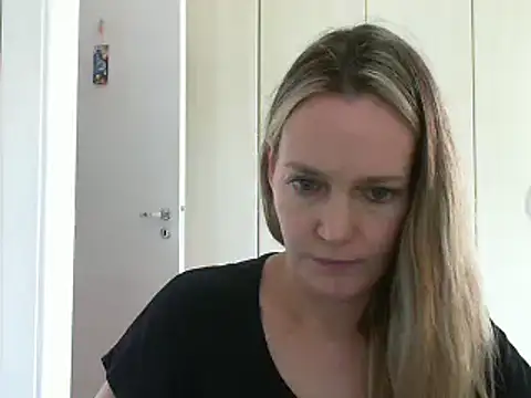 Annylove1 online show from December 24, 2024, 1:06 pm