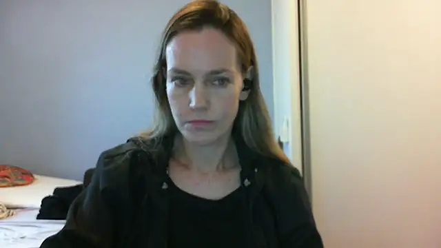 Snapshot of Annylove1 chatting on October 2, 2025, 10:44 am Annylove1 online show from October 2, 2025, 10:44 am