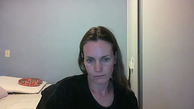 Snapshot of Annylove1 chatting on October 15, 2025, 12:22 am Annylove1 online show from October 15, 2025, 12:22 am