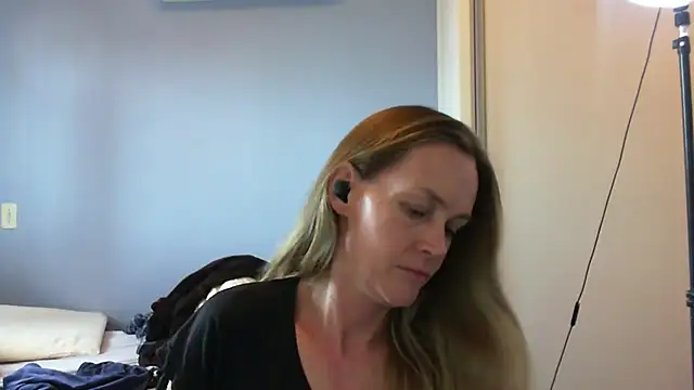 Snapshot of Annylove1 chatting on October 29, 2025, 3:47 pm Annylove1 online show from October 29, 2025, 3:47 pm