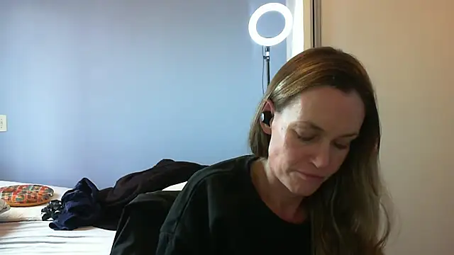 Snapshot of Annylove1 chatting on October 31, 2025, 4:30 pm Annylove1 online show from October 31, 2025, 4:30 pm