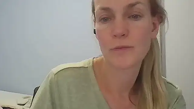Annylove1 online show from April 29, 2026, 12:27 am