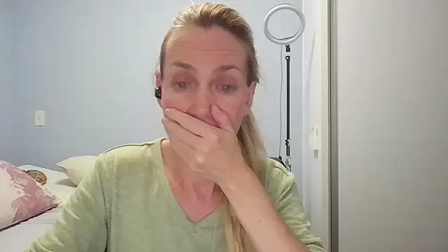 Annylove1 online show from May 2, 2026, 12:26 am