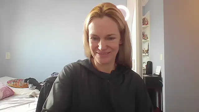 Annylove1 online show from May 4, 2026, 12:12 pm