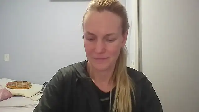 Annylove1 online show from May 5, 2026, 12:18 am