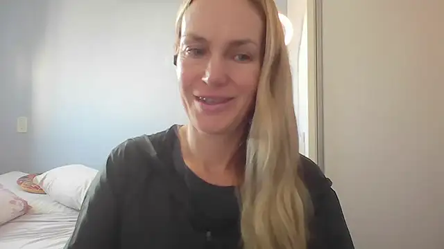 Annylove1 online show from May 5, 2026, 12:24 pm
