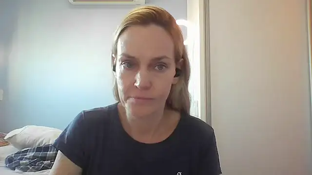 Annylove1 online show from May 7, 2026, 10:42 am
