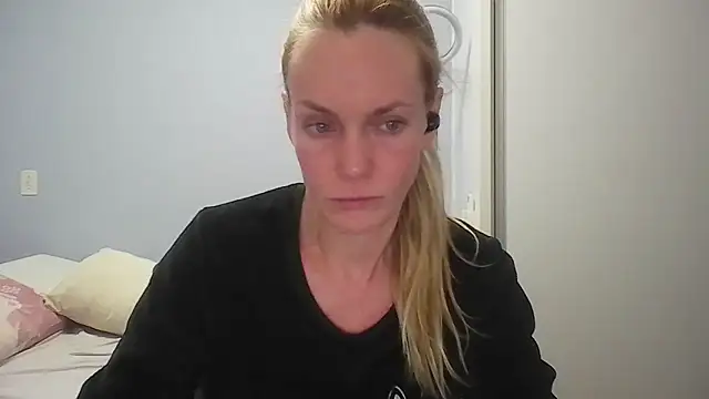 Annylove1 online show from May 18, 2026, 12:18 am