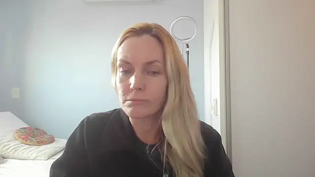 Annylove1 online show from June 9, 2026, 12:50 pm