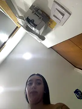 Snapshot of Hannahoff chatting on October 19, 2025, 4:13 am Hannahoff online show from October 19, 2025, 4:13 am