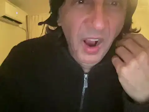 Snapshot of ALPHANDRE chatting on February 25, 2025, 6:09 pm ALPHANDRE online show from February 25, 2025, 6:09 pm