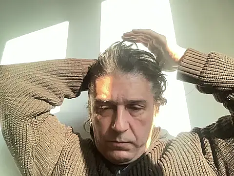 Snapshot of ALPHANDRE chatting on February 27, 2025, 5:34 am ALPHANDRE online show from February 27, 2025, 5:34 am
