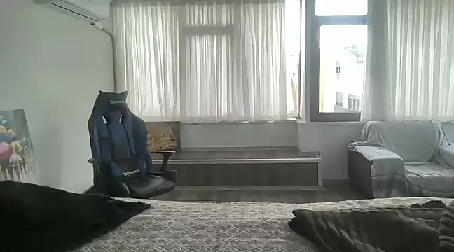 Snapshot of ALPHANDRE chatting on March 1, 2025, 2:44 pm ALPHANDRE online show from March 1, 2025, 2:44 pm