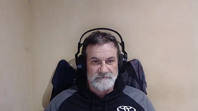 Snapshot of AlexNudo chatting on October 5, 2025, 6:23 am AlexNudo online show from October 5, 2025, 6:23 am