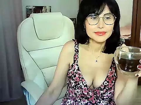 Snapshot of Alyona_Alex chatting on October 26, 2025, 9:04 am Alyona Alex online show from October 26, 2025, 9:04 am