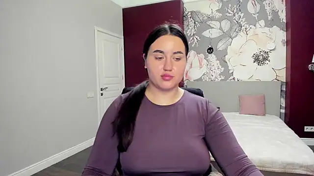 Roxie Bradley online show from November 11, 2025, 6:46 am