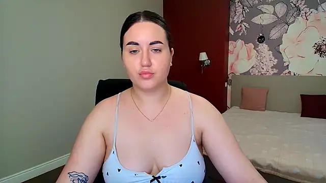 Roxie Bradley online show from June 10, 2026, 5:39 am