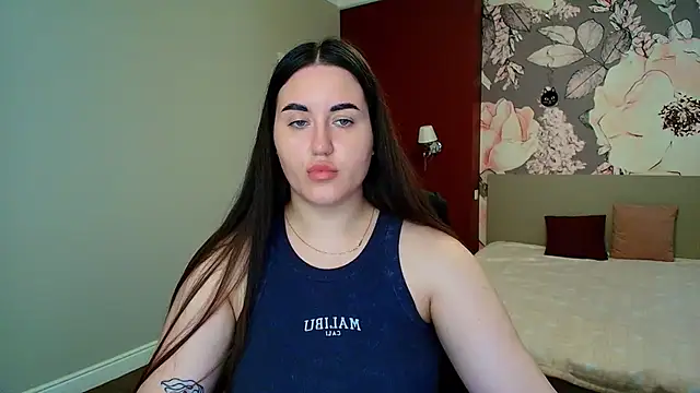 Roxie Bradley online show from June 15, 2026, 5:31 am