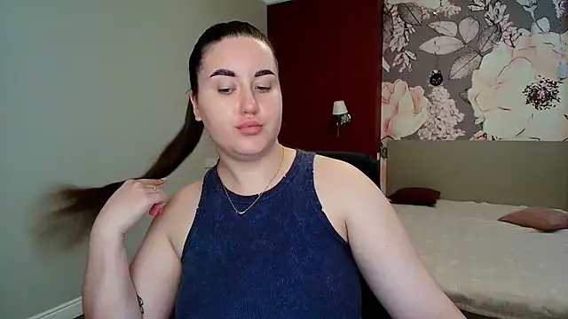 Roxie Bradley online show from June 17, 2026, 6:49 am