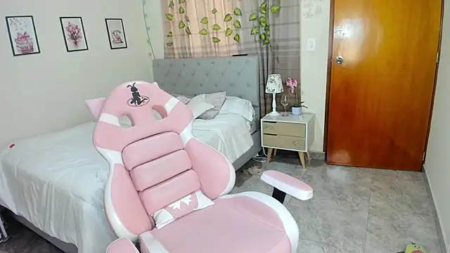 charlott7 online show from October 6, 2025, 11:29 am