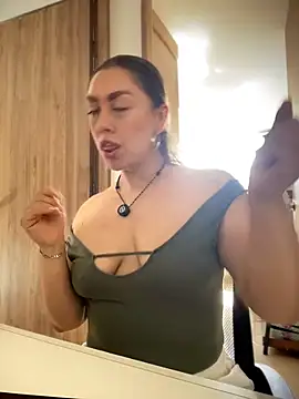 Im sophiie online show from June 14, 2026, 6:43 pm