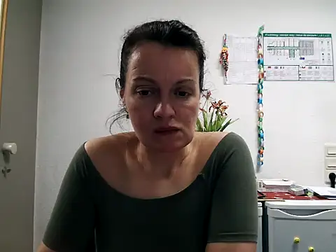 LoveNBloom online show from February 16, 2025, 6:54 pm