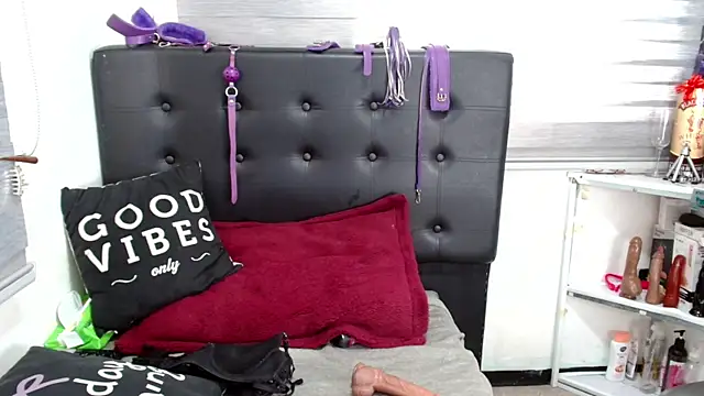 Snapshot of VIOLETTA-HOT chatting on January 21, 2025, 1:43 pm VIOLETTA-HOT online show from January 21, 2025, 1:43 pm