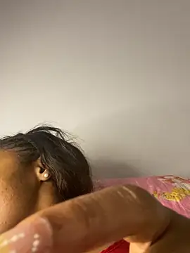 Snapshot of _yisela_ chatting on October 18, 2025, 2:14 am  yisela  online show from October 18, 2025, 2:14 am