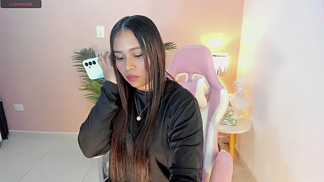 Snapshot of Ciara8 chatting on October 17, 2025, 4:37 am Ciara8 online show from October 17, 2025, 4:37 am