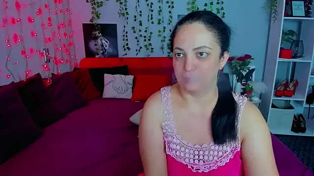 Snapshot of DarlingMilf chatting on September 24, 2025, 6:11 pm DarlingMilf online show from September 24, 2025, 6:11 pm