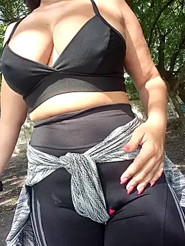 lady-rosse online show from November 10, 2025, 2:27 pm