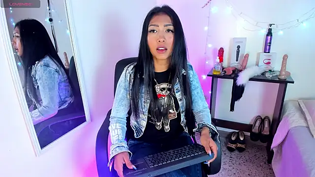 Snapshot of Tracy_lambo chatting on October 15, 2025, 12:22 am Tracy lambo online show from October 15, 2025, 12:22 am