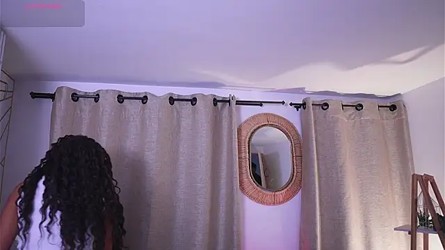 Valeriestyle online show from November 4, 2025, 4:00 am