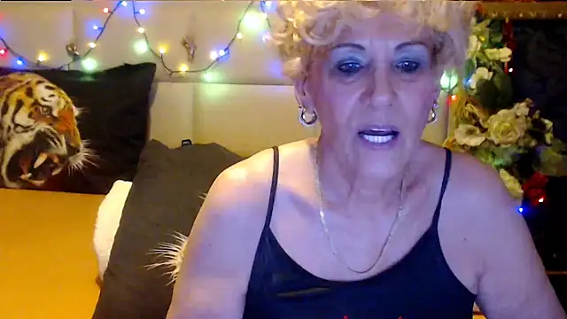 Snapshot of HappyWomanOn chatting on October 23, 2025, 6:28 pm HappyWomanOn online show from October 23, 2025, 6:28 pm