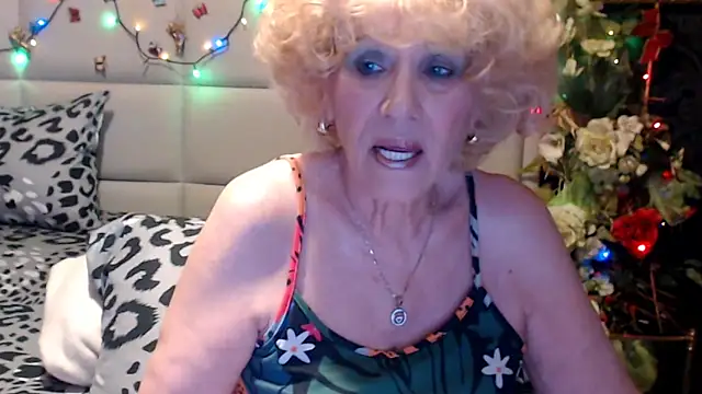 HappyWomanOn online show from April 24, 2026, 9:01 am