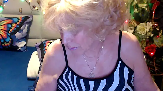 Snapshot of HappyWomanOn chatting on May 9, 2026, 9:20 pm HappyWomanOn online show from May 9, 2026, 9:20 pm