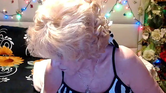 Snapshot of HappyWomanOn chatting on May 23, 2026, 9:19 pm HappyWomanOn online show from May 23, 2026, 9:19 pm