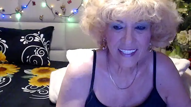 Snapshot of HappyWomanOn chatting on May 24, 2026, 9:25 am HappyWomanOn online show from May 24, 2026, 9:25 am