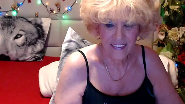 Snapshot of HappyWomanOn chatting on May 26, 2026, 9:16 am HappyWomanOn online show from May 26, 2026, 9:16 am