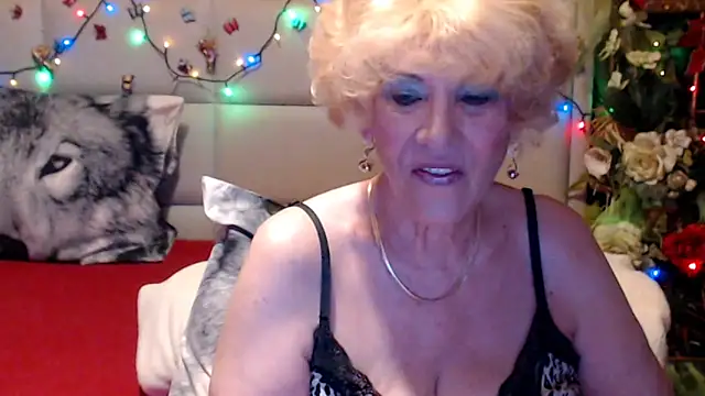Snapshot of HappyWomanOn chatting on May 30, 2026, 9:28 am HappyWomanOn online show from May 30, 2026, 9:28 am
