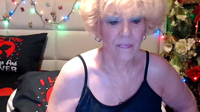 Snapshot of HappyWomanOn chatting on June 13, 2026, 9:07 am HappyWomanOn online show from June 13, 2026, 9:07 am