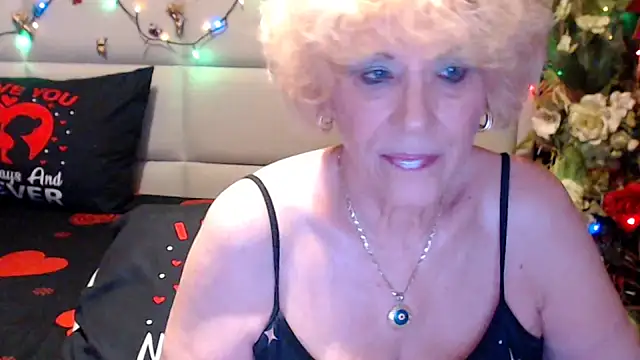 Snapshot of HappyWomanOn chatting on June 14, 2026, 9:11 am HappyWomanOn online show from June 14, 2026, 9:11 am