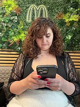 Snapshot of AnneKane chatting on April 16, 2026, 5:41 am AnneKane online show from April 16, 2026, 5:41 am