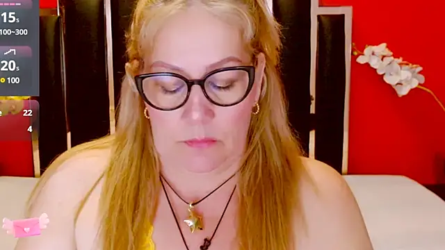 Snapshot of Nayla_Garner chatting on February 2, 2025, 7:35 pm Nayla Garner online show from February 2, 2025, 7:35 pm