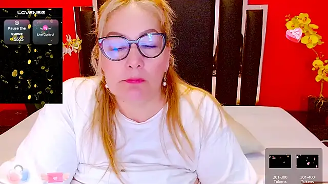 Snapshot of Nayla_Garner chatting on March 13, 2025, 3:28 pm Nayla Garner online show from March 13, 2025, 3:28 pm