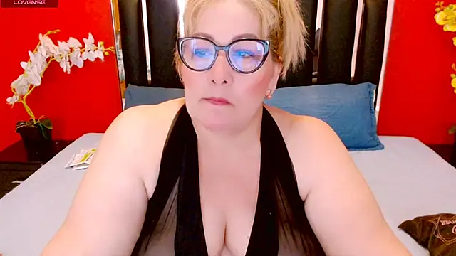 Snapshot of Nayla_Garner chatting on March 22, 2025, 4:37 pm Nayla Garner online show from March 22, 2025, 4:37 pm